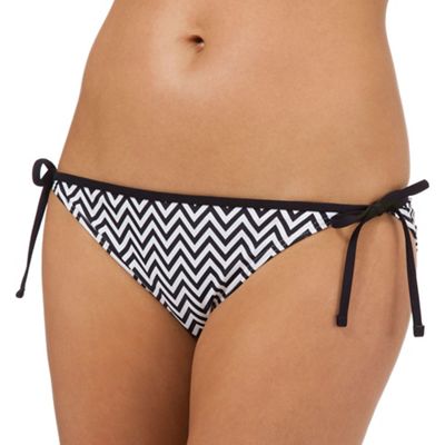 Black and white zigzag print bikini bottoms